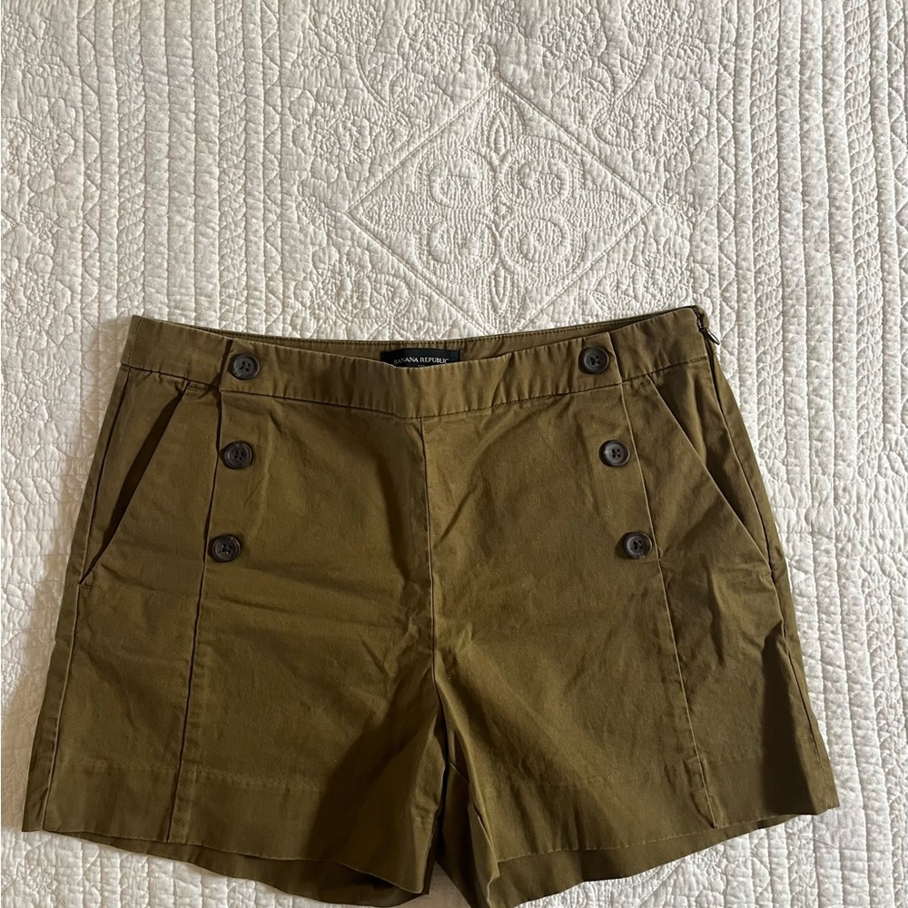 Banana Republic Khaki Buttoned Women Shorts